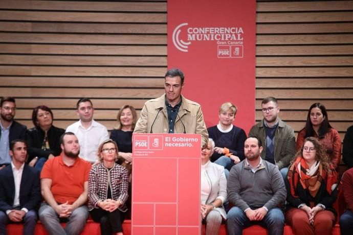 Pedro Sánchez en la conferencia municipal organizada por el PSOE de Gran Canaria