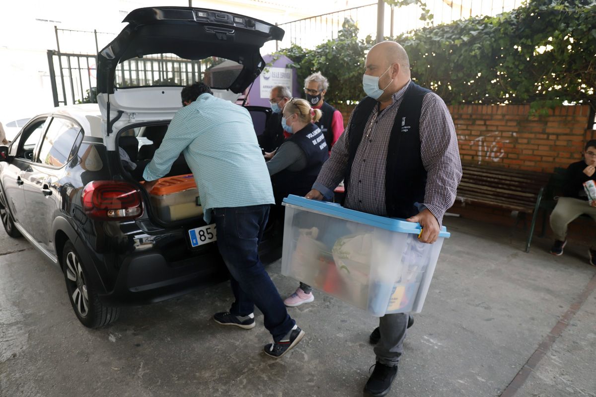 Refugiados ucranianos recogen ayuda en Málaga para los desplazados por la guerra