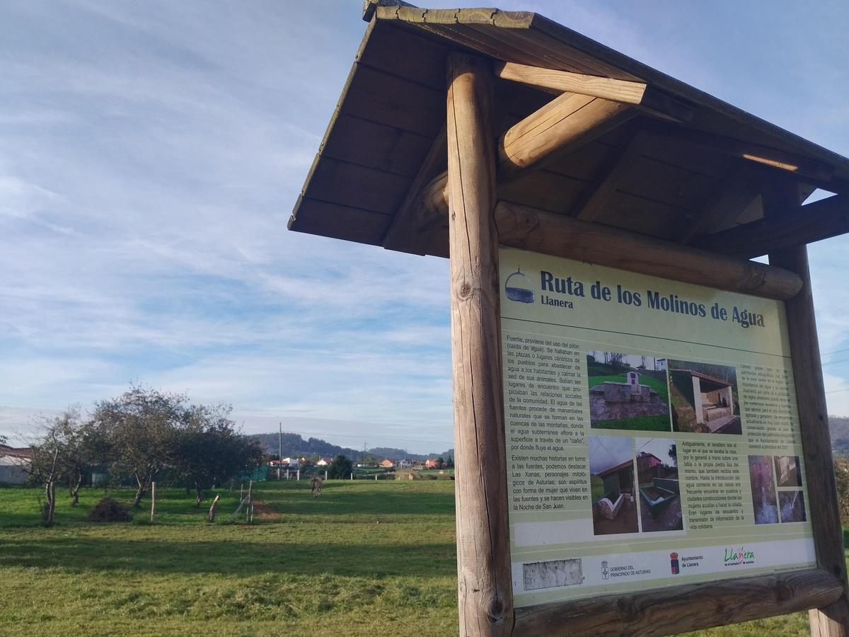 Señalización de la Ruta de Los Molinos a su paso por Ables.