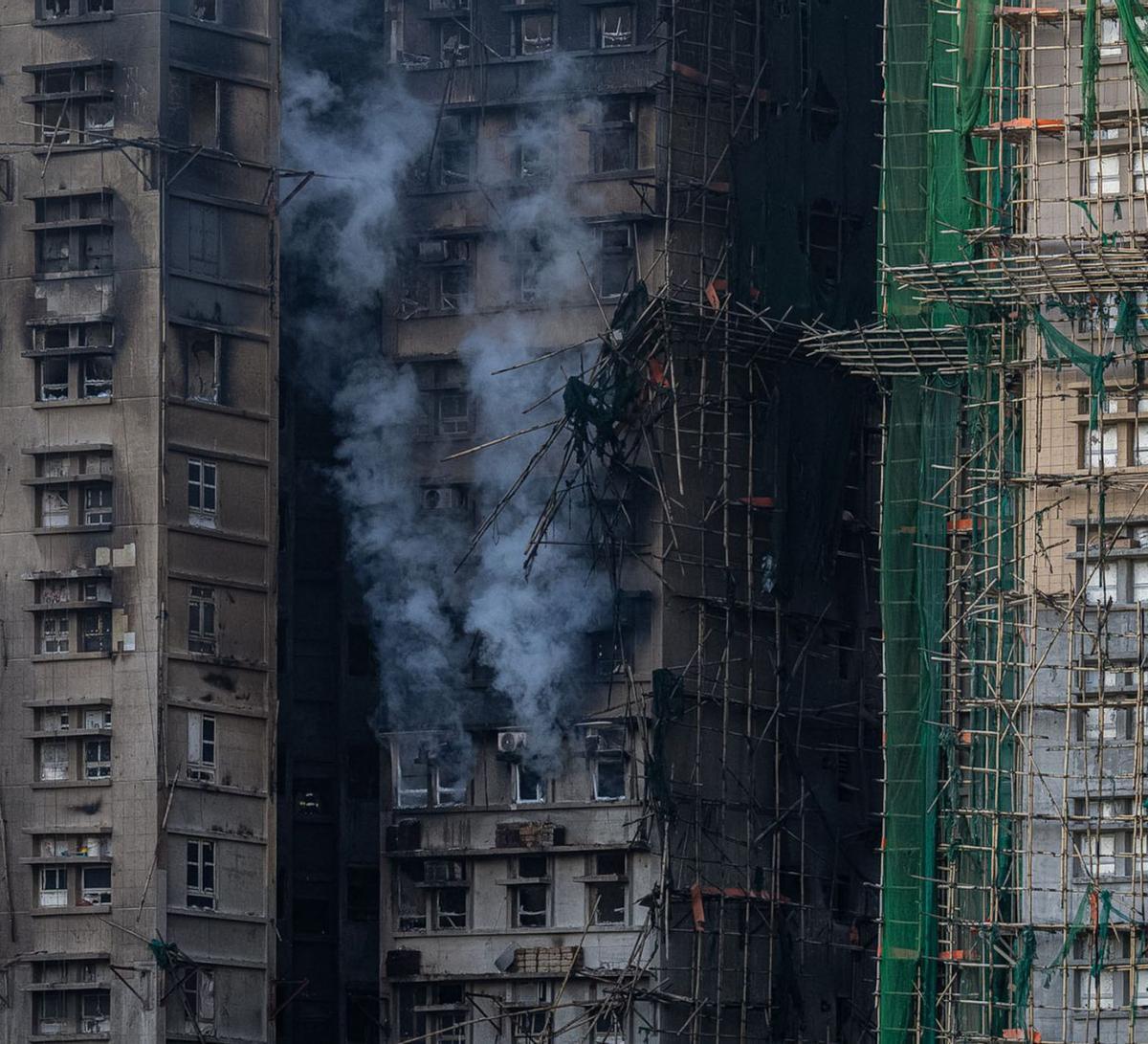 La policia deté  vuit persones  pel gran incendi  de Hong Kong