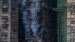 La policia deté  vuit persones  pel gran incendi  de Hong Kong
