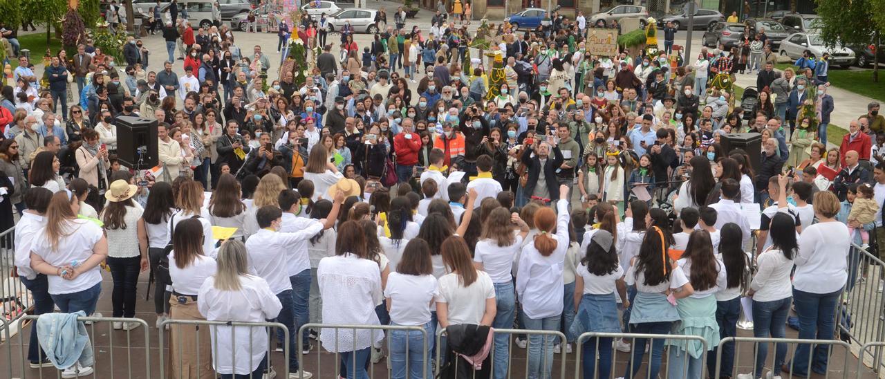 Público asistente a la fiesta llevada a cabo en la explanada del Auditorio.