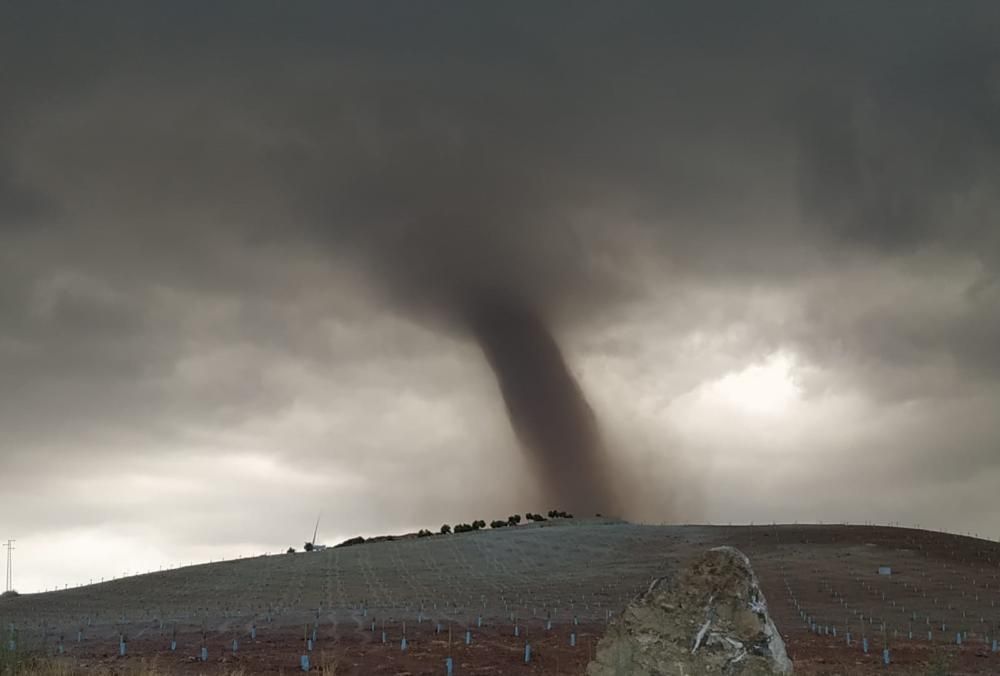 Un tornado atraviesa Campillos