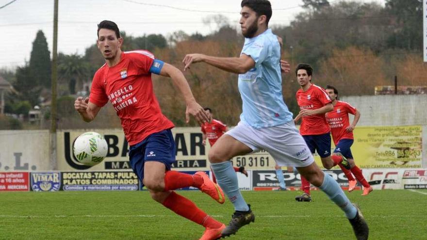 El Villalonga se asienta en la zona tranquila de la clasificación tras su victoria ante el Negreira. // Noé Parga