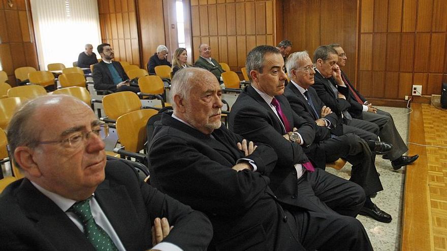 Los acusados, en la primera sesión del juicio.