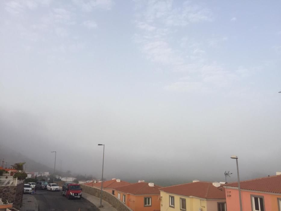 La niebla engulle el municipio de Mogán.