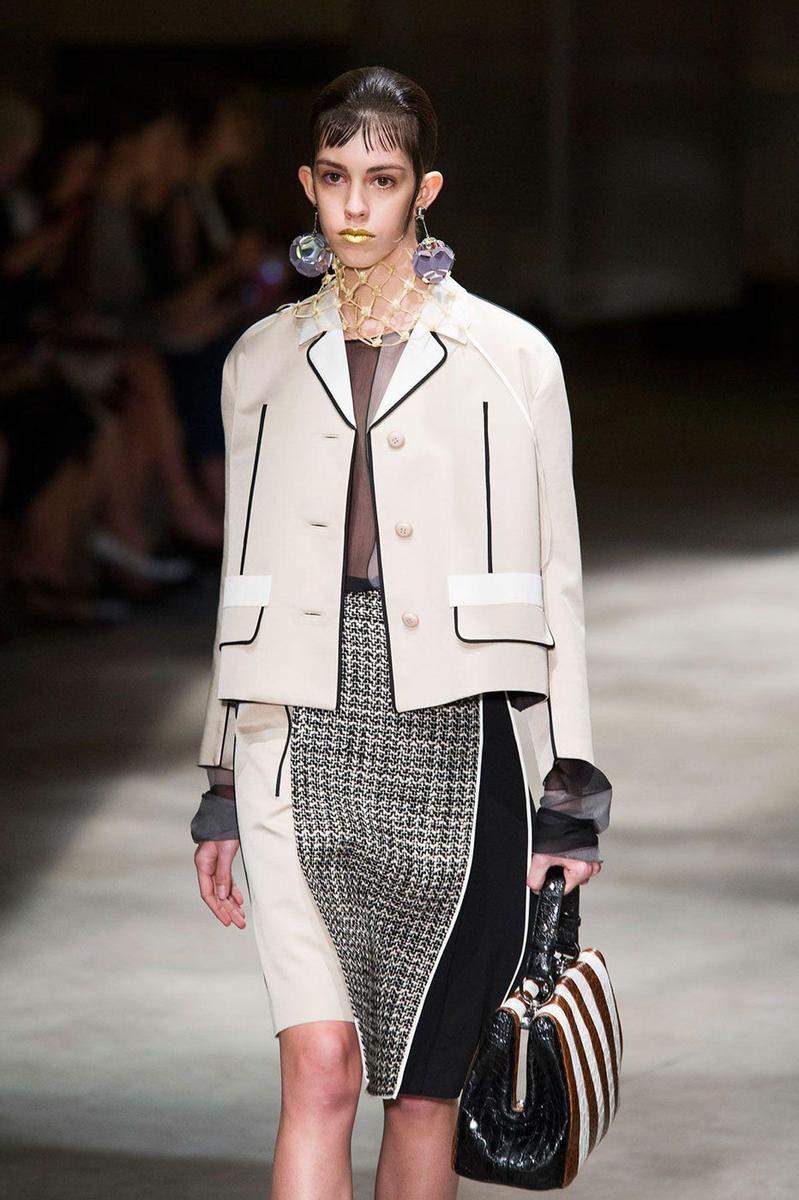 MFW: Prada Primavera/Verano 2016, look con chaqueta