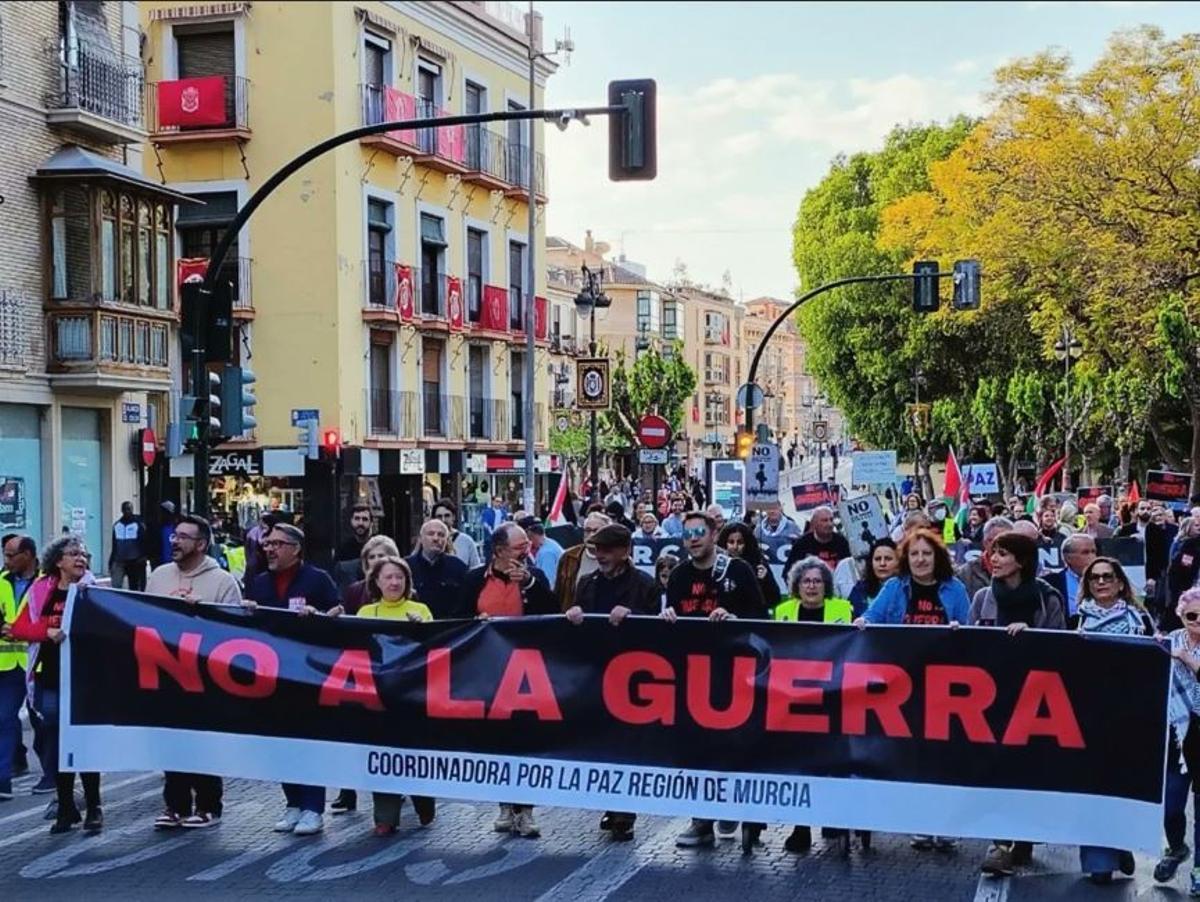 Manifestación por la paz en Murcia bajo el lema 'No a la guerra'
