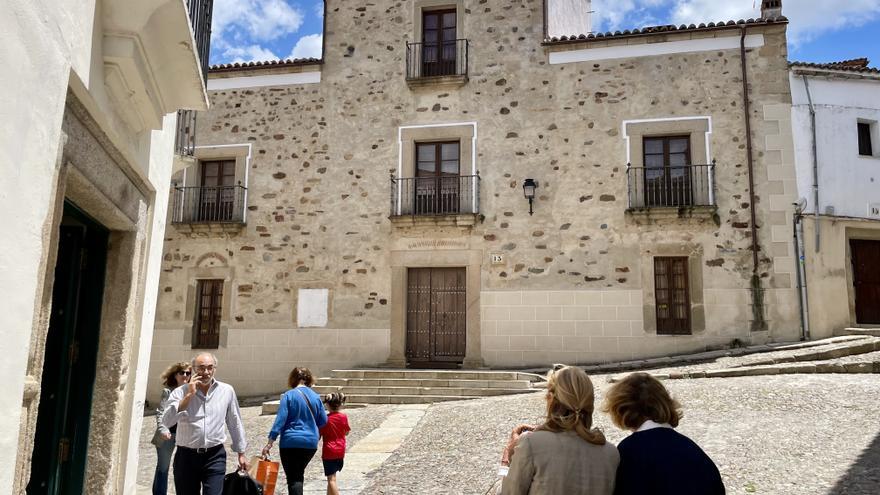 Cara y cruz de los dos museos de Cáceres