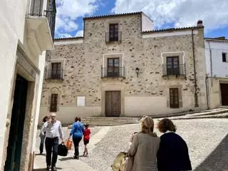 Cara y cruz de los dos museos de Cáceres