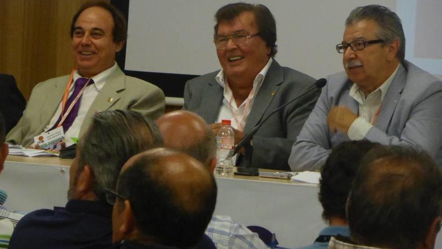 Joan Barceló, Miquel Bestard y el secretario general Manolo Bosch, ayer durante la Asamblea.