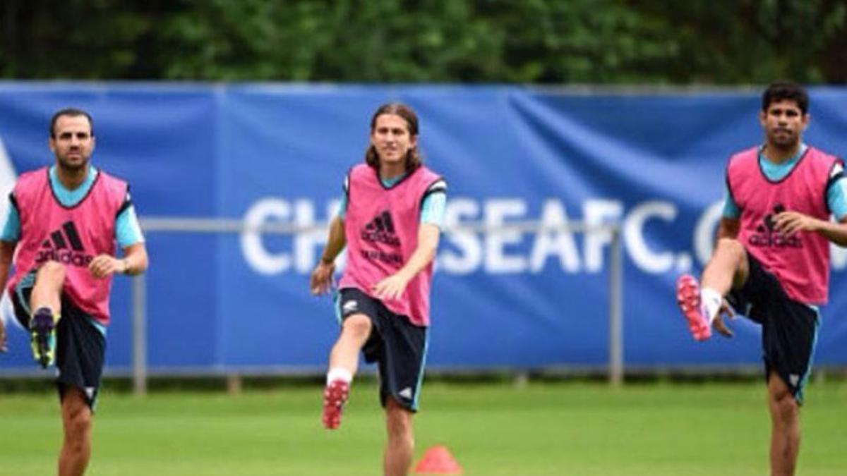 Cesc, en su primer entrenamiento junto a Filipe Luis y Diego Costa