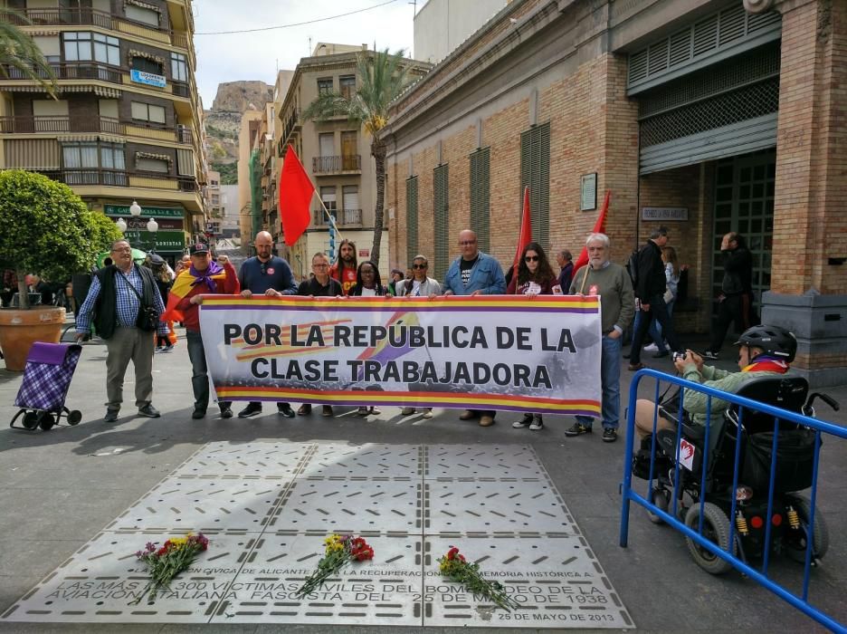 Más de 300 personas reivindican la República en Alicante