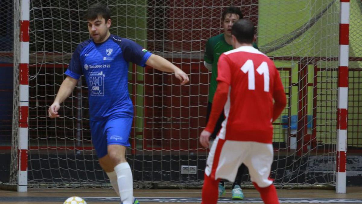 Un lance del último partido del A Estrada Futsal. |  // BERNABÉ/ANA AGRA