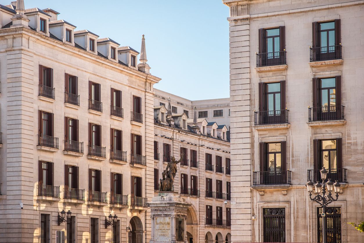 Detalle de la Plaza Porticada, en Santander