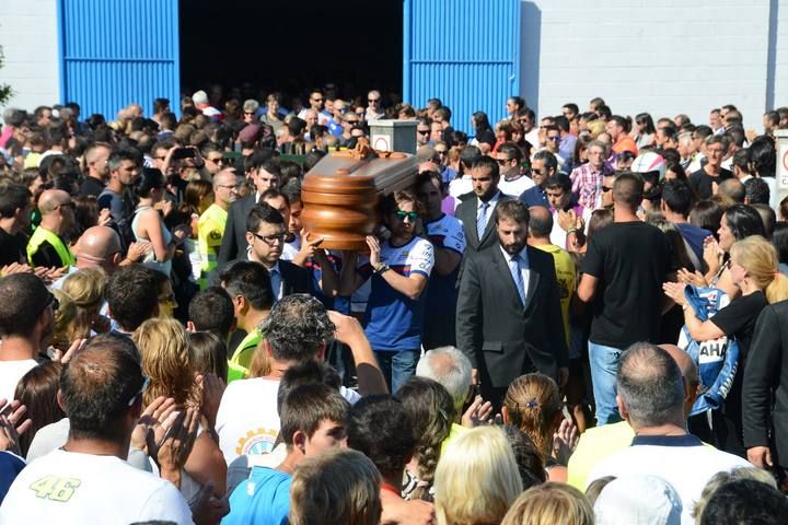 Moaña y el mundo del motor acompañan a Dani Rivas en su funeral