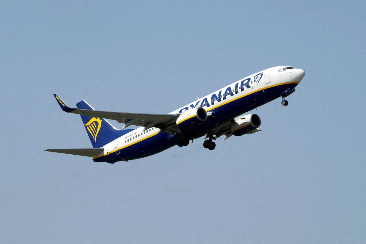 Un avión de Ryanair en el aire, en una imagen de archivo.