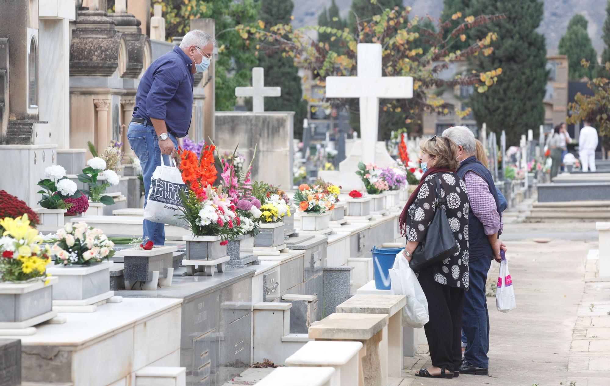Día de Todos los Santos en el Cementerio de Alicante