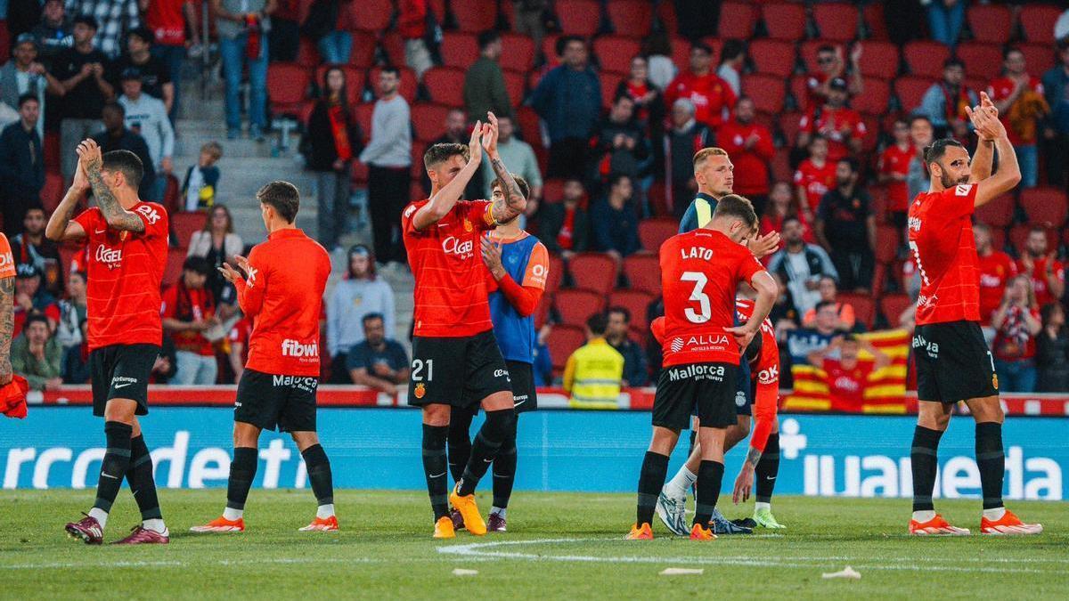 Los futbolistas del Mallorca  agradecieron el apoyo de la  afición ante el Madrid