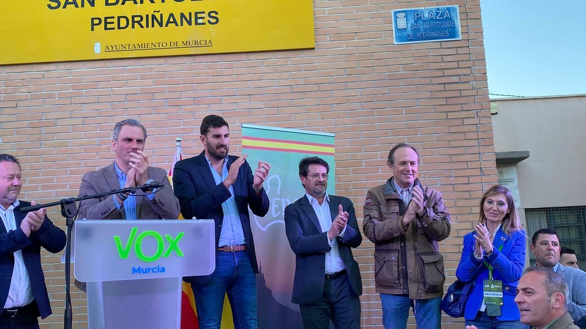 Javier Ortega Smith y José Ángel Antelo, entre otros cargos de Vox, ayer en Era Alta