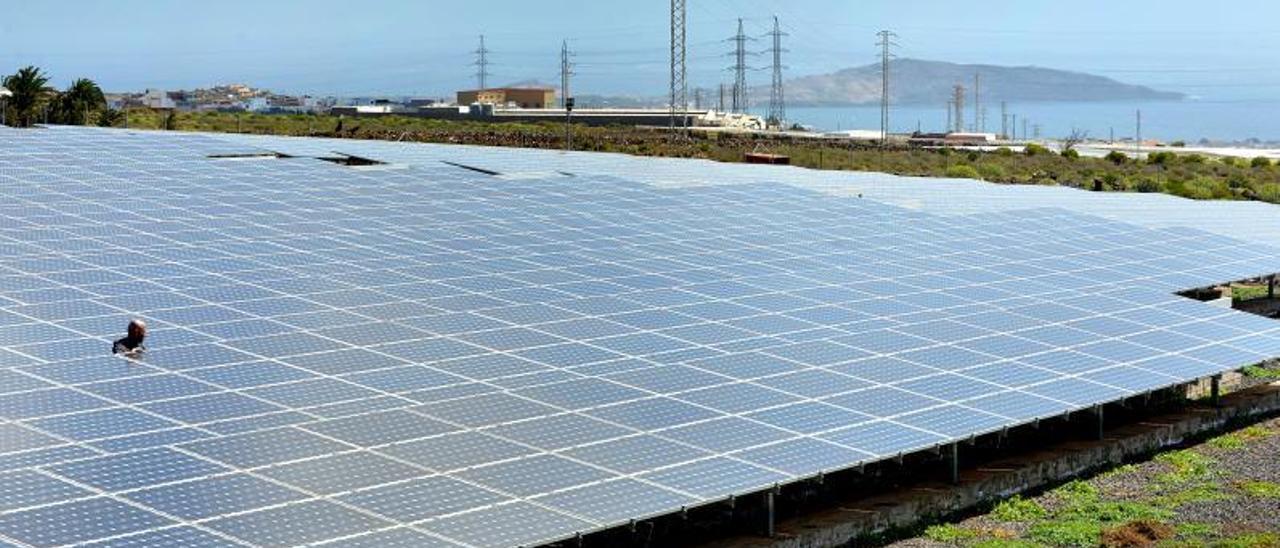 Placas fotovoltaicas en el sureste de Gran Canaria. |