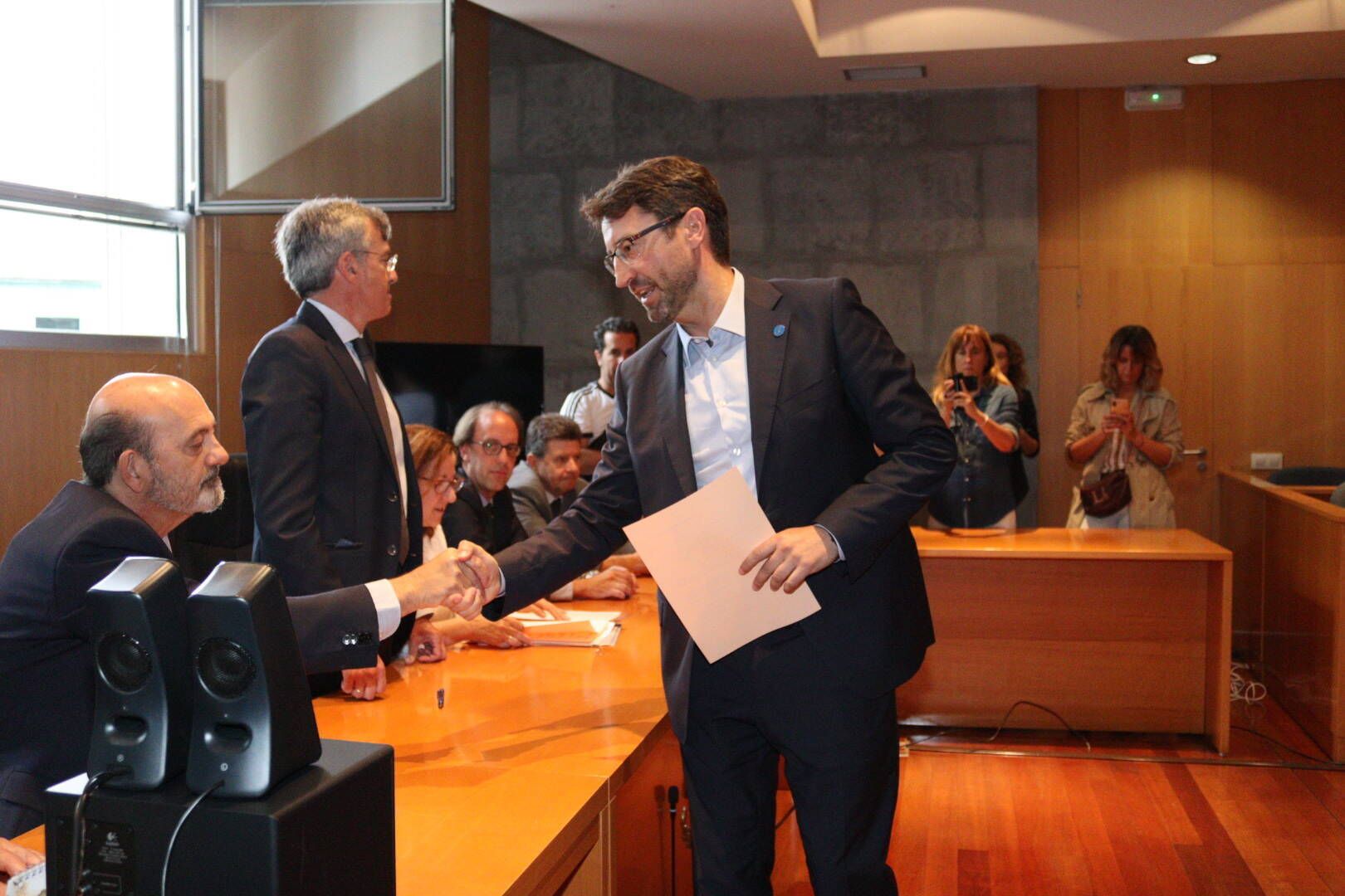 EN IMÁGENES: Así fue la recogida de las actas de los diputados asturianos ante la Junta Electoral Provincial