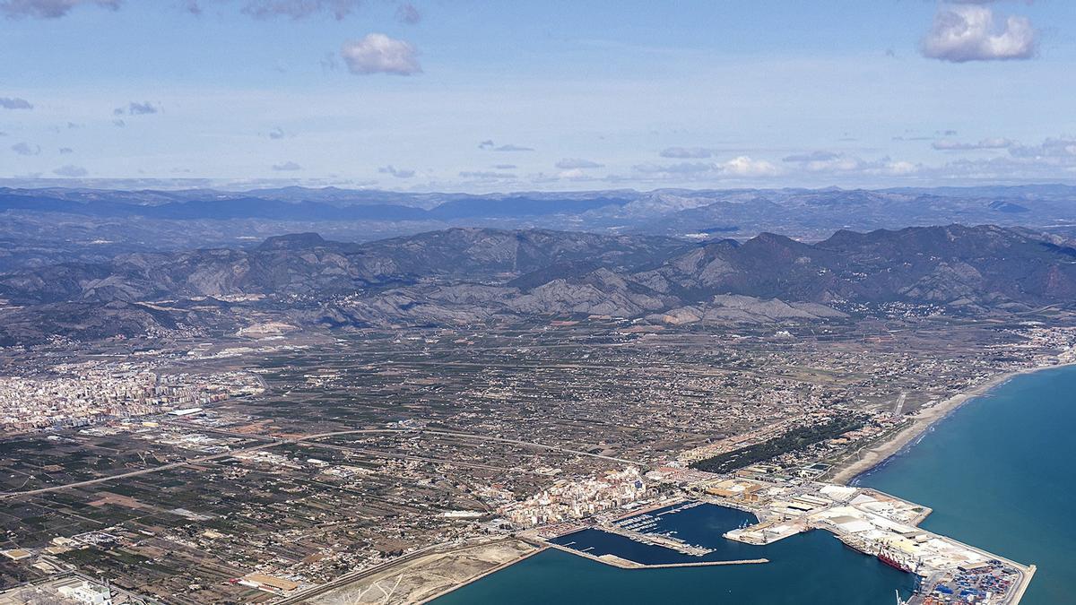 Imagen aérea de la dársena sur de PortCastelló.