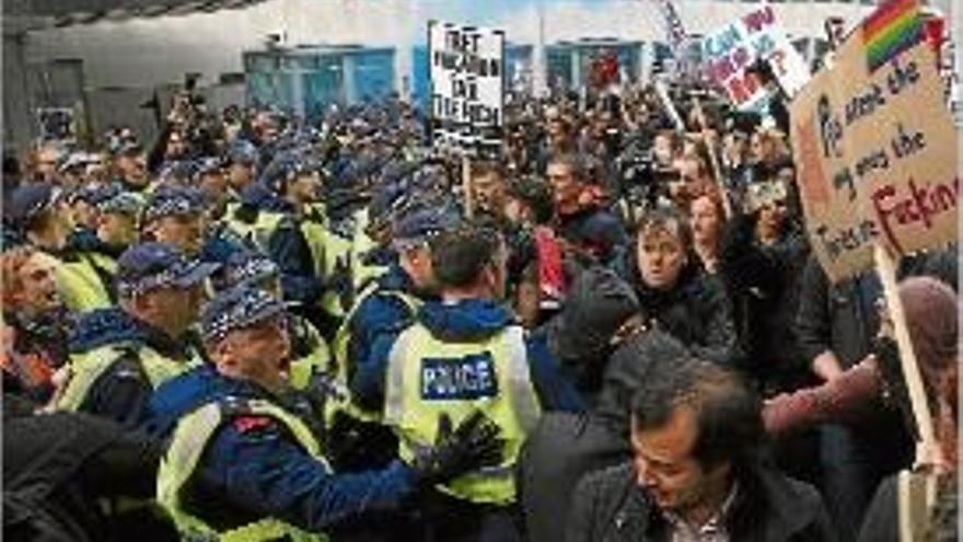 Durant la protesta es van viure moments de tensió.