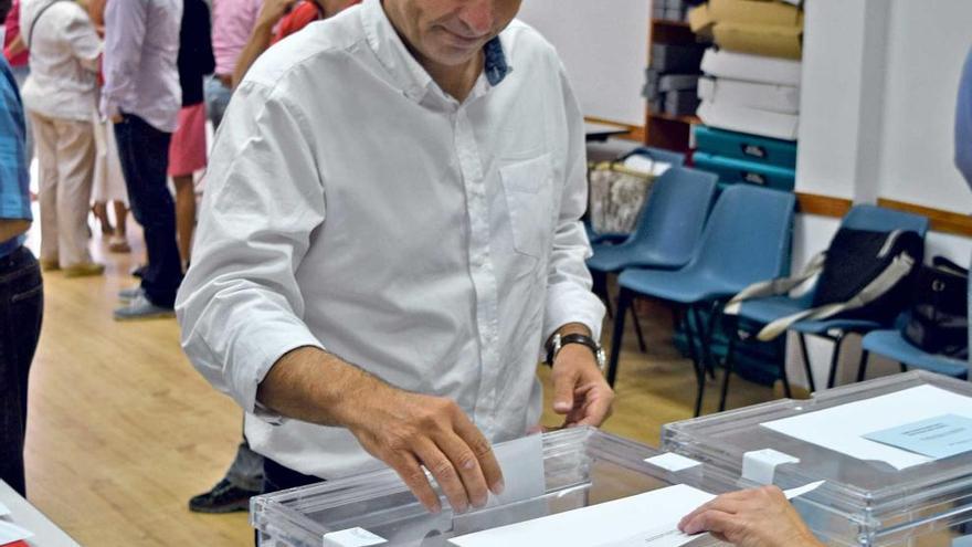 Ruiz, ayer en el momento de votar, no ha logrado repetir las victorias del PP en 2003, 2007 y 2011.