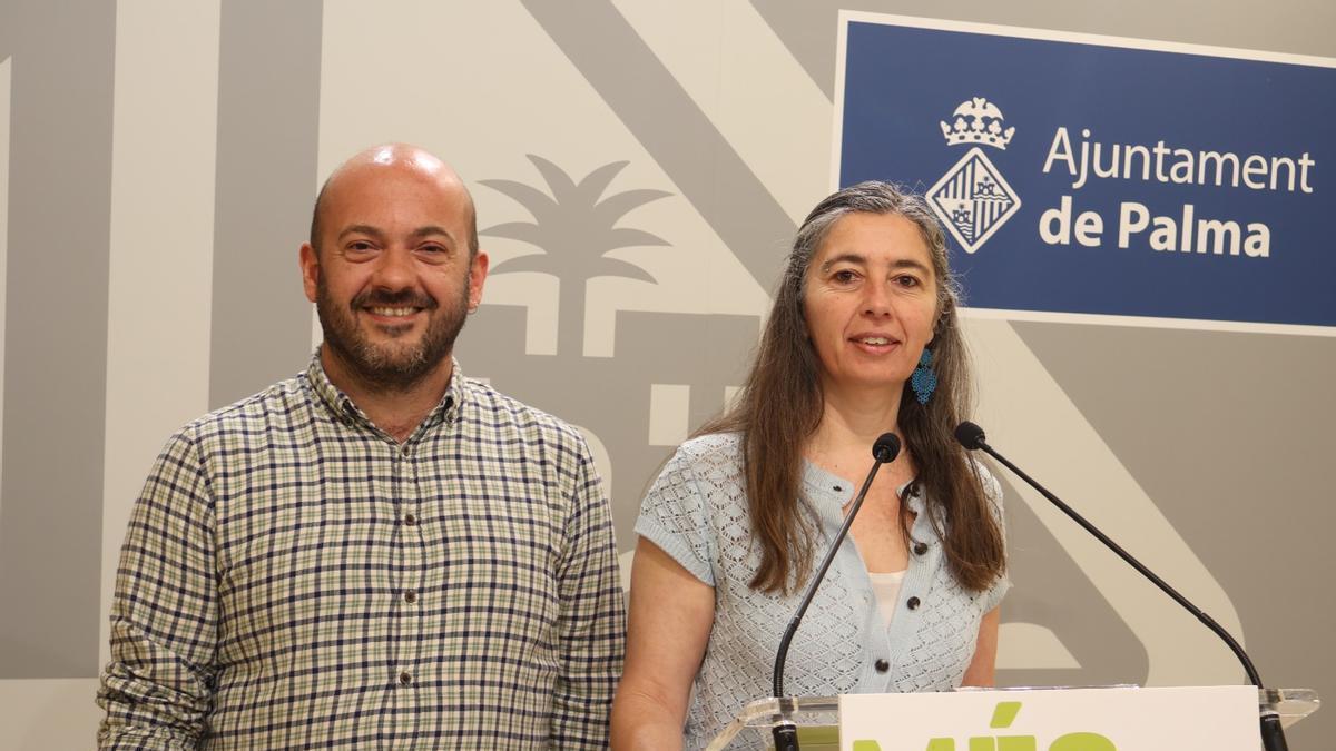 Los regidores de Més per Palma, Miquel Àngel Contreras y Neus Truyol.