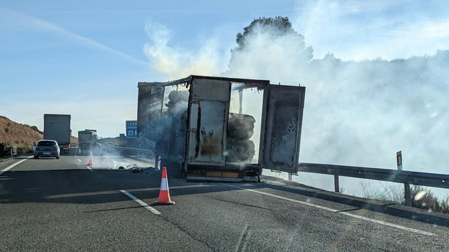 Un accidente en la A-3 complica el tráfico de regreso a València