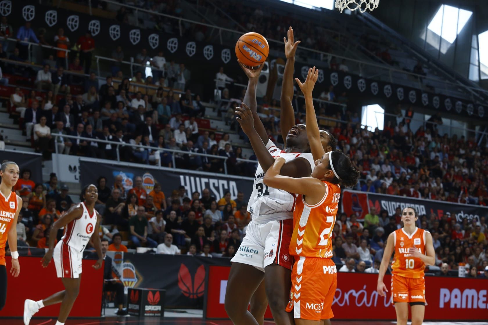 El Casademont Zaragoza - Valencia Basket, en imágenes