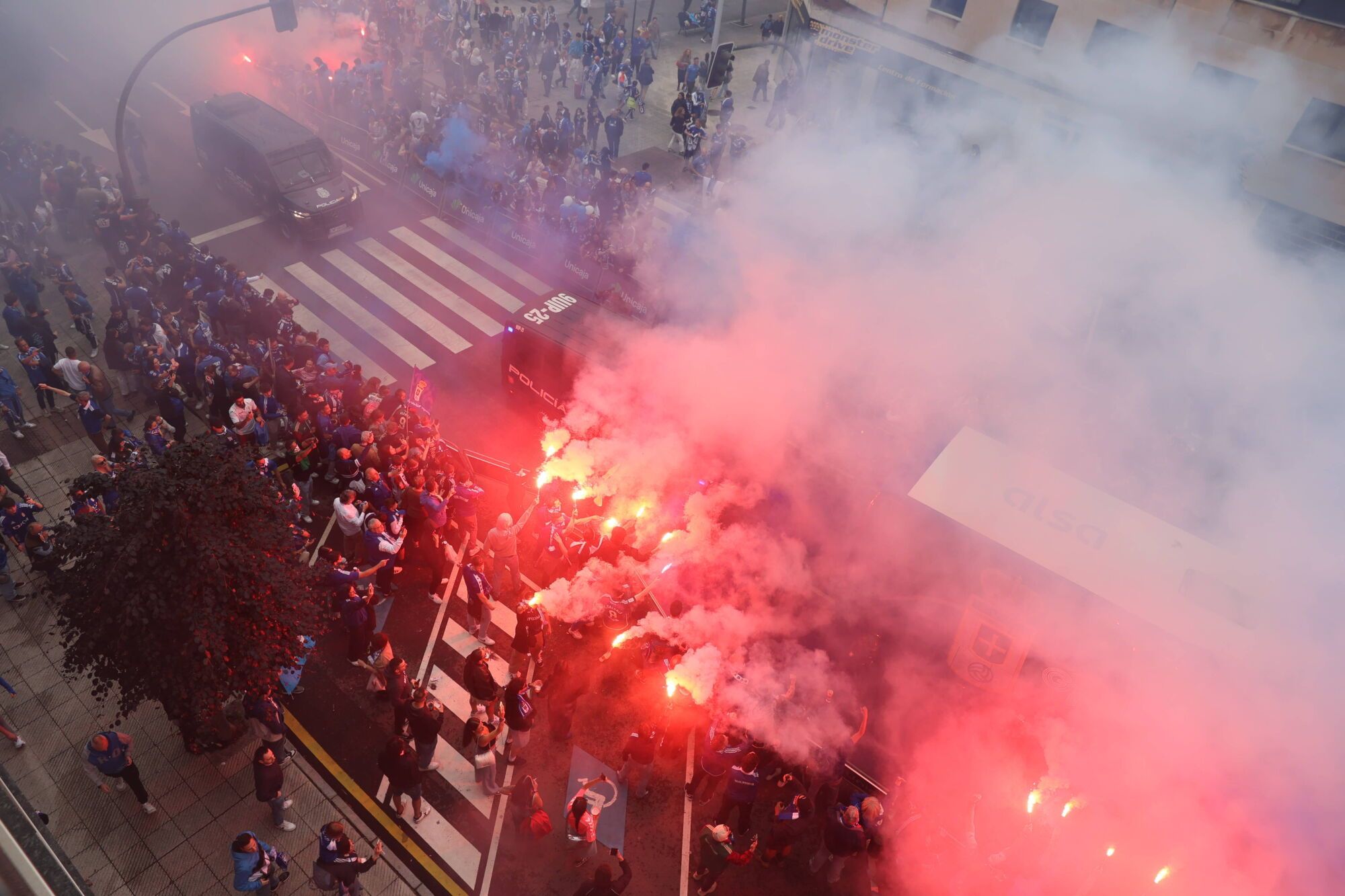 Así fue el recibimiento de la afición al Real Oviedo y toda la previa del último partido de la temporada