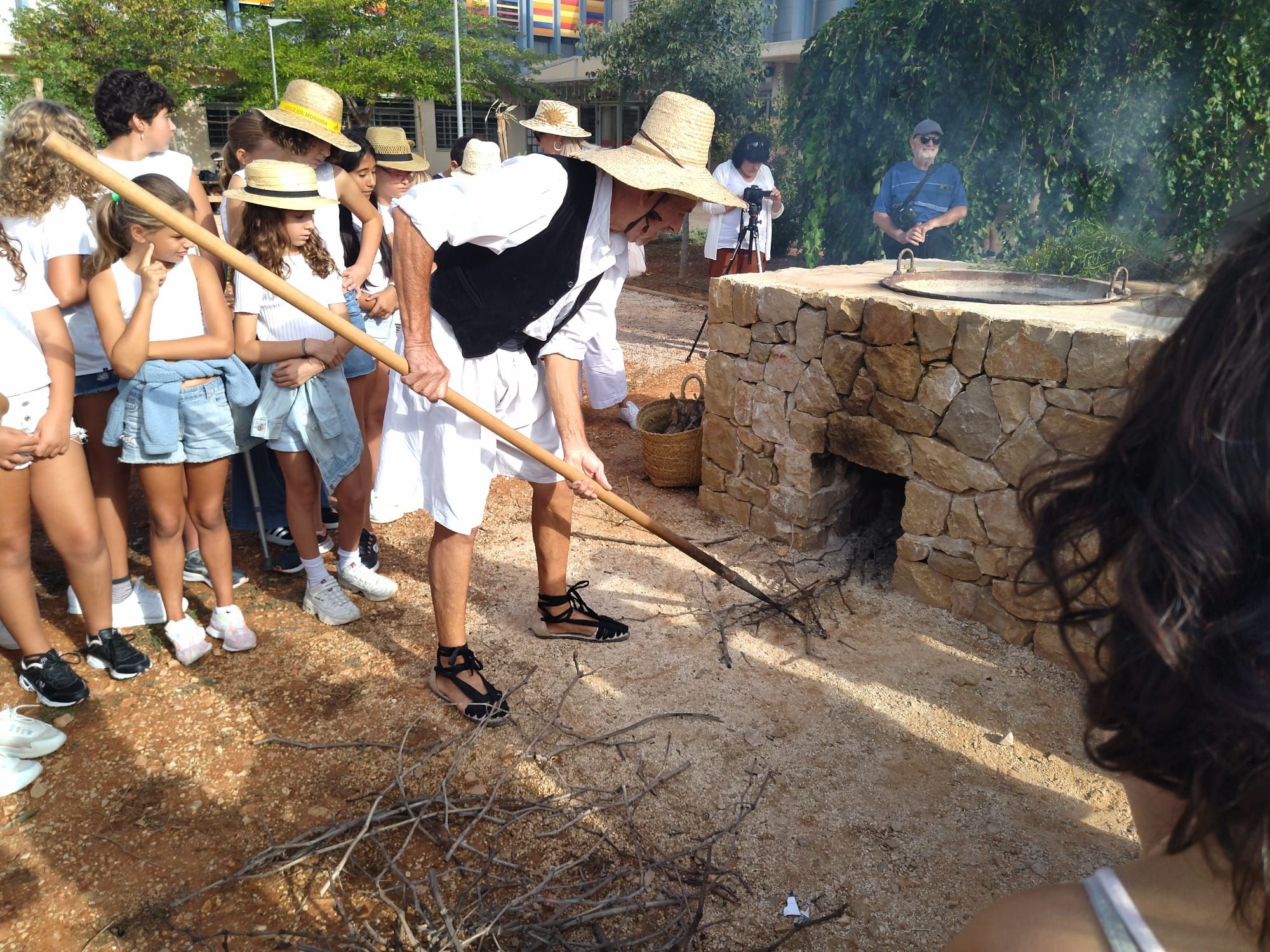 La fantástica "Festa de l'Escaldà" en el instituto Sorts de la Mar de Dénia (imágenes)