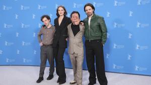 El director Aaron Schimberg y los actores Renate Reinsve, Adam Pearson y Sebastian Stan en el photocall de A Different Man