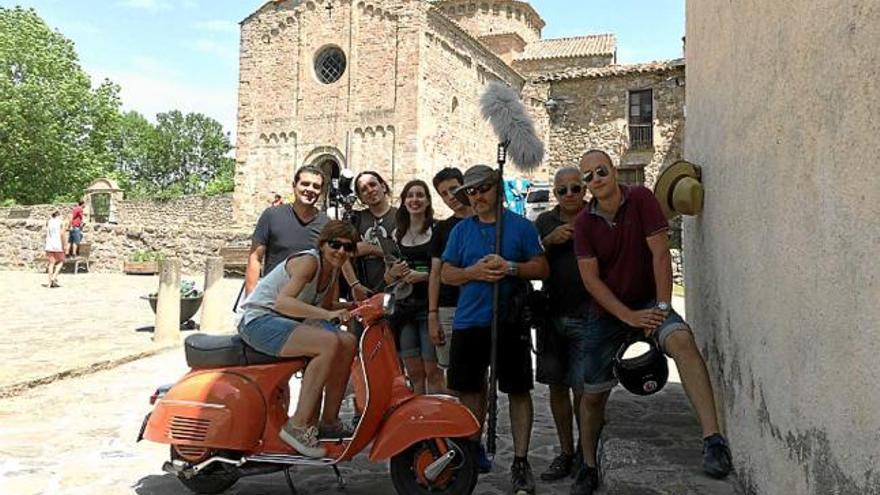 Part de l&#039;equip de rodatge, el juliol, a Sant Jaume de Frontanyà