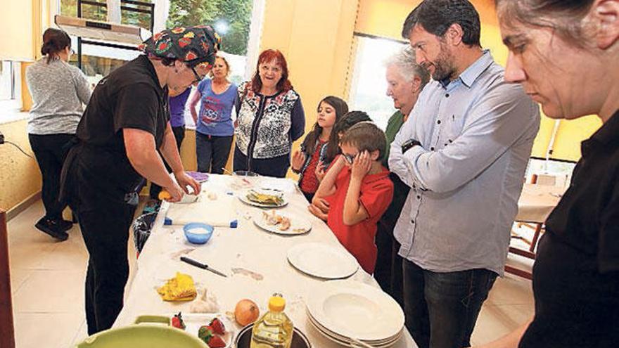 Asistentes a la anterior clase de cocina. // Bernabé / Cris M.V.