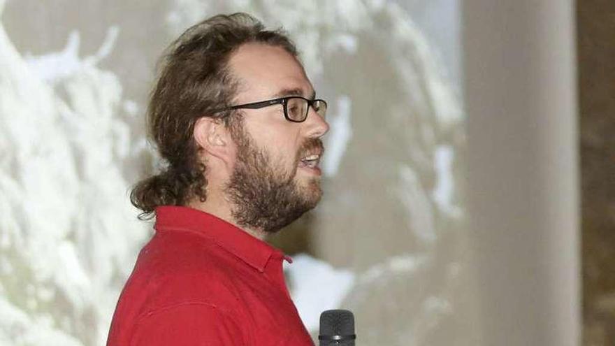 Daniel Ballesteros, ayer, en el Auditorio de Oviedo, durante su charla.