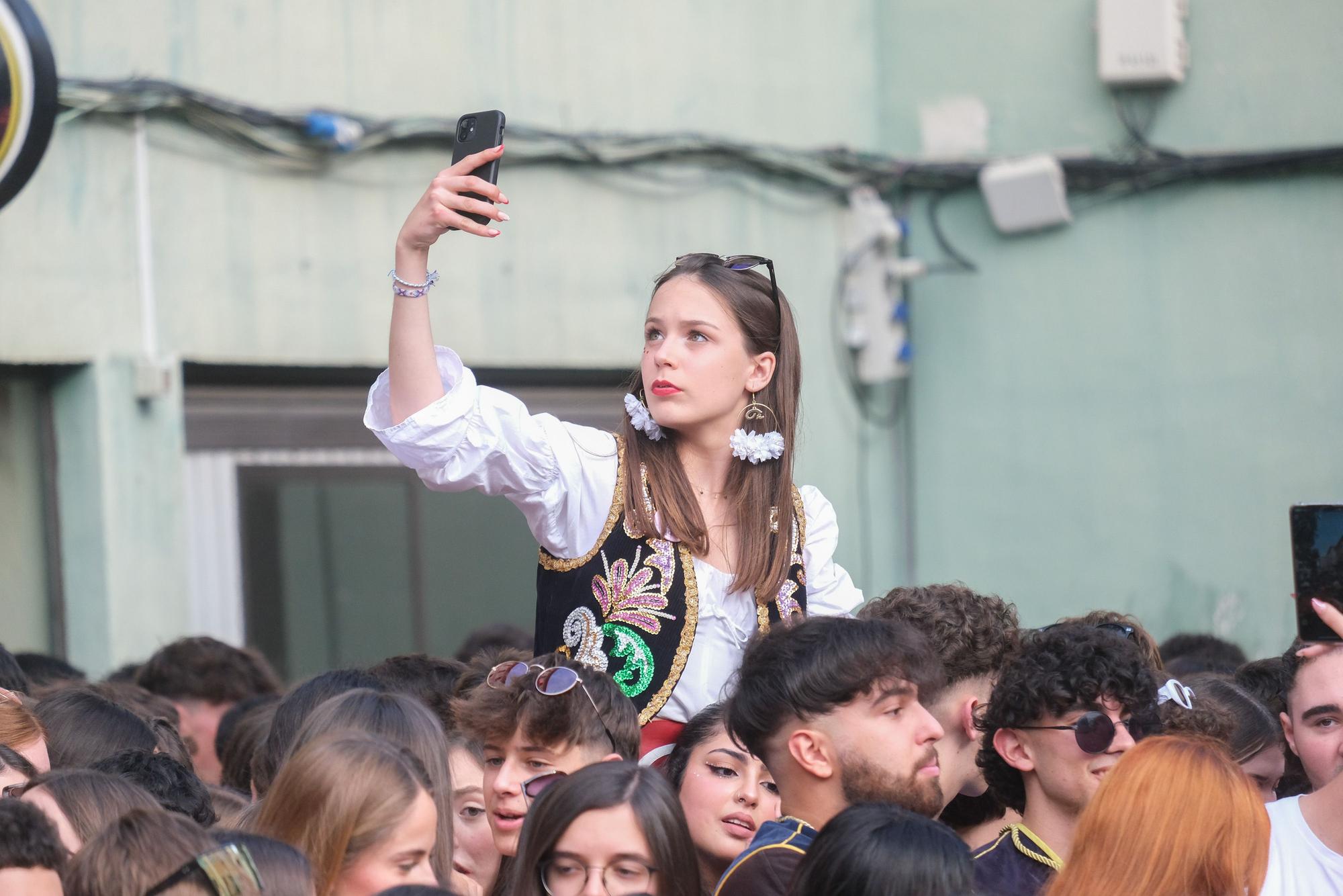 ¡Elda ya está en fiestas! Así ha sido la Entrada de bandas y el pasodoble "Idella"