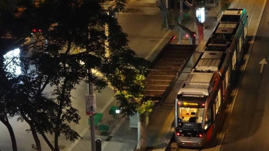 El tranvía aplica hoy el horario invernal con mayores frecuencias