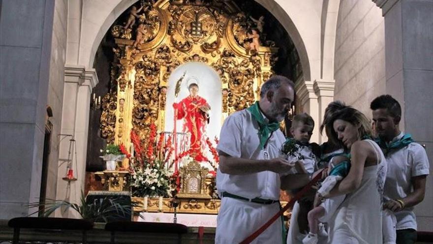 Los niños de la ciudad se presentan hoy ante el santo