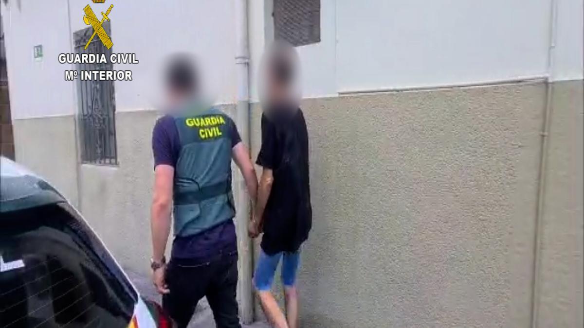 Uno de los detenidos por la Guardia Civil.