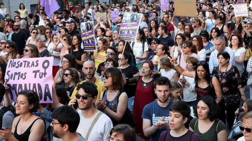 Manifestación en Vigo contra la libertad provisional de los miembros de &quot;la Manada&quot;, hace un año. // M.G.B.