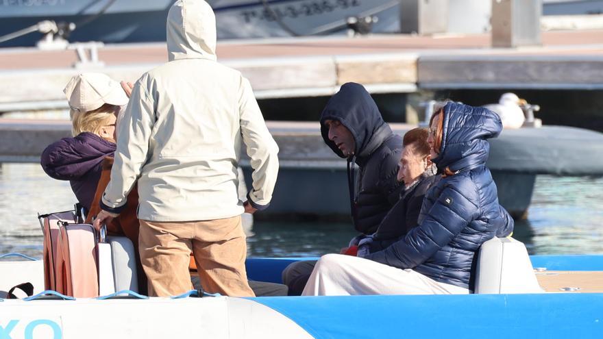 La Infanta Margarita, sin el rey emérito, sale a navegar con su familia en Sanxenxo