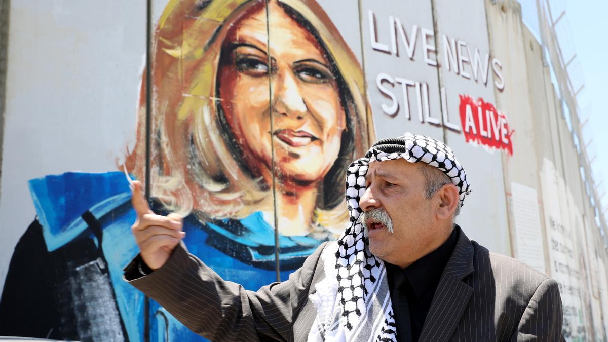 Mural of late Palestinian journalist Shireen Abu Aqleh