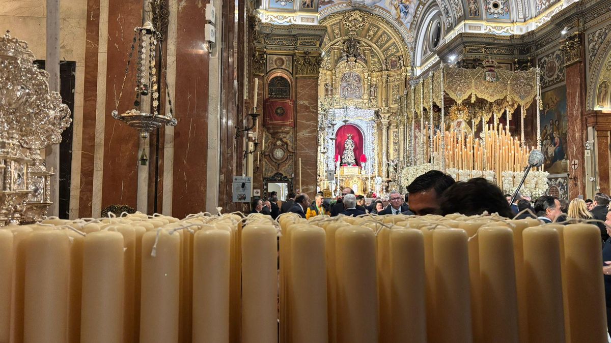 Interior de la Basílica de la Macarena justo antes de salir la Virgen.