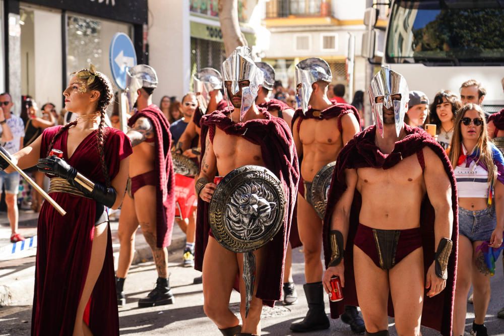 Torremolinos ha celebrado este sábado la cabalgata reivindicativa y festiva del Pride 2019, el acto central del festival anual de orgullo LGTBI, en el que participaron diez carrozas y se estrenó un nuevo recorrido.