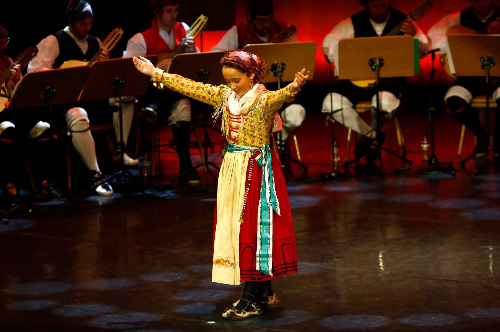 Los infantiles de la Jota Aragonesa deslumbran al Auditorio