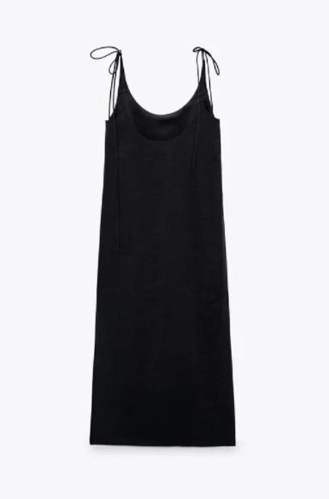 Vestido negro de Zara (precio: 25,95 euros)