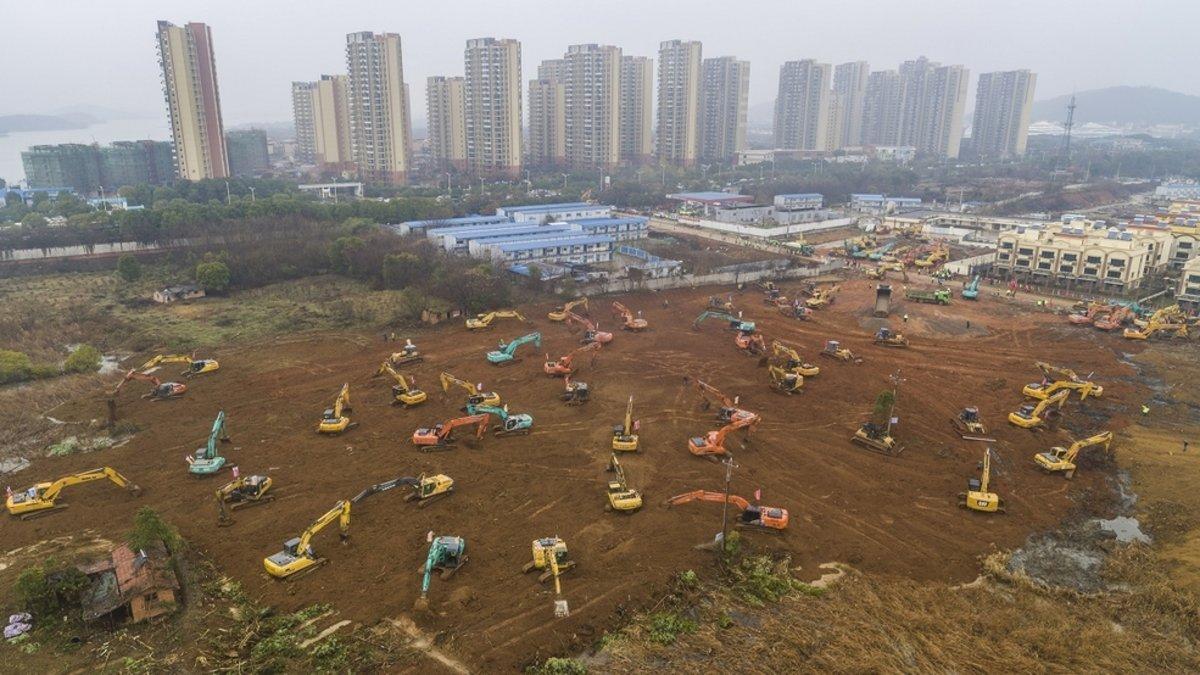 Foto aérea de la construcción del hospital de Wuhan